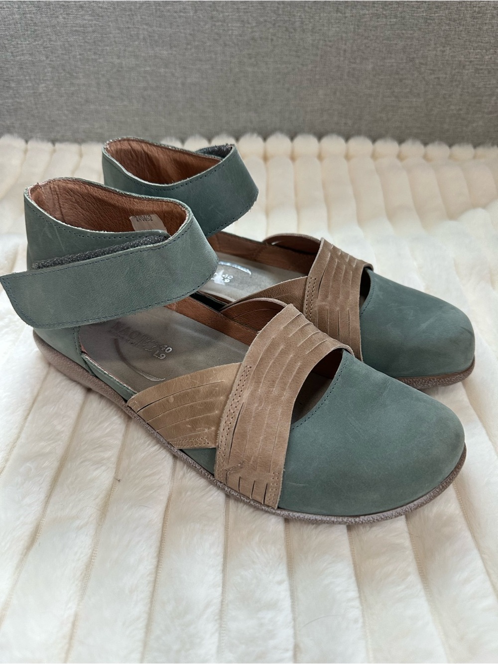 Naot Tenei Leather Hook & Loop Ankle Strap Flats Women's 9/40